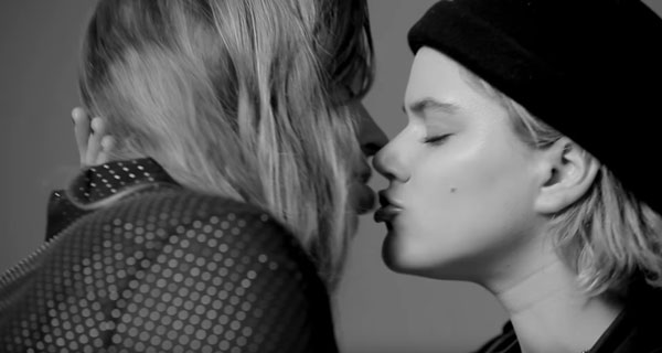#tbt: el "First Kiss" de Soko con una desconocida