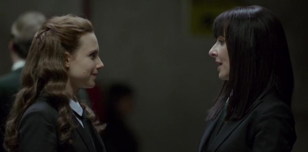 Irene y Amelia beso 1